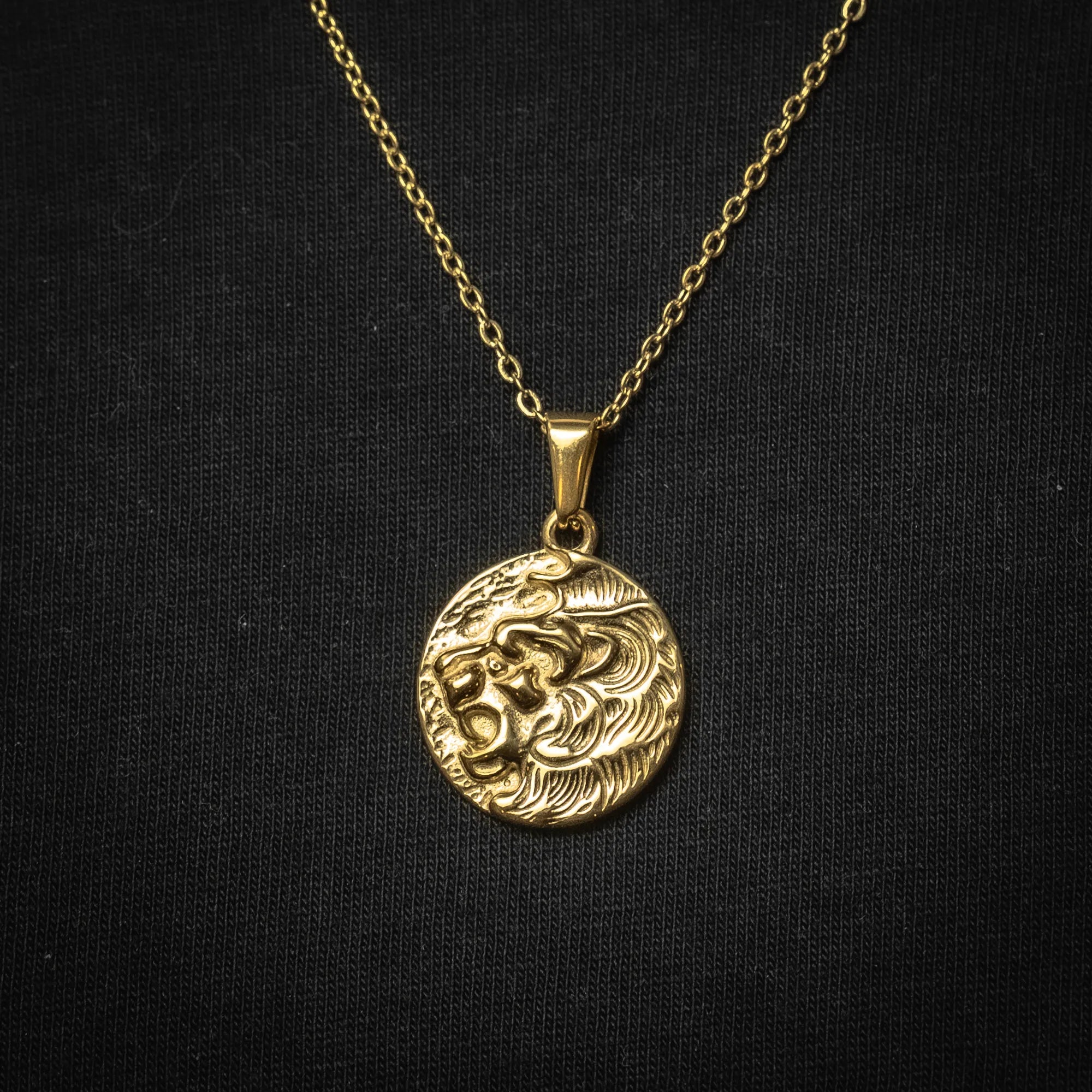 PANDANTIV - LION EMBLEM (GOLD)